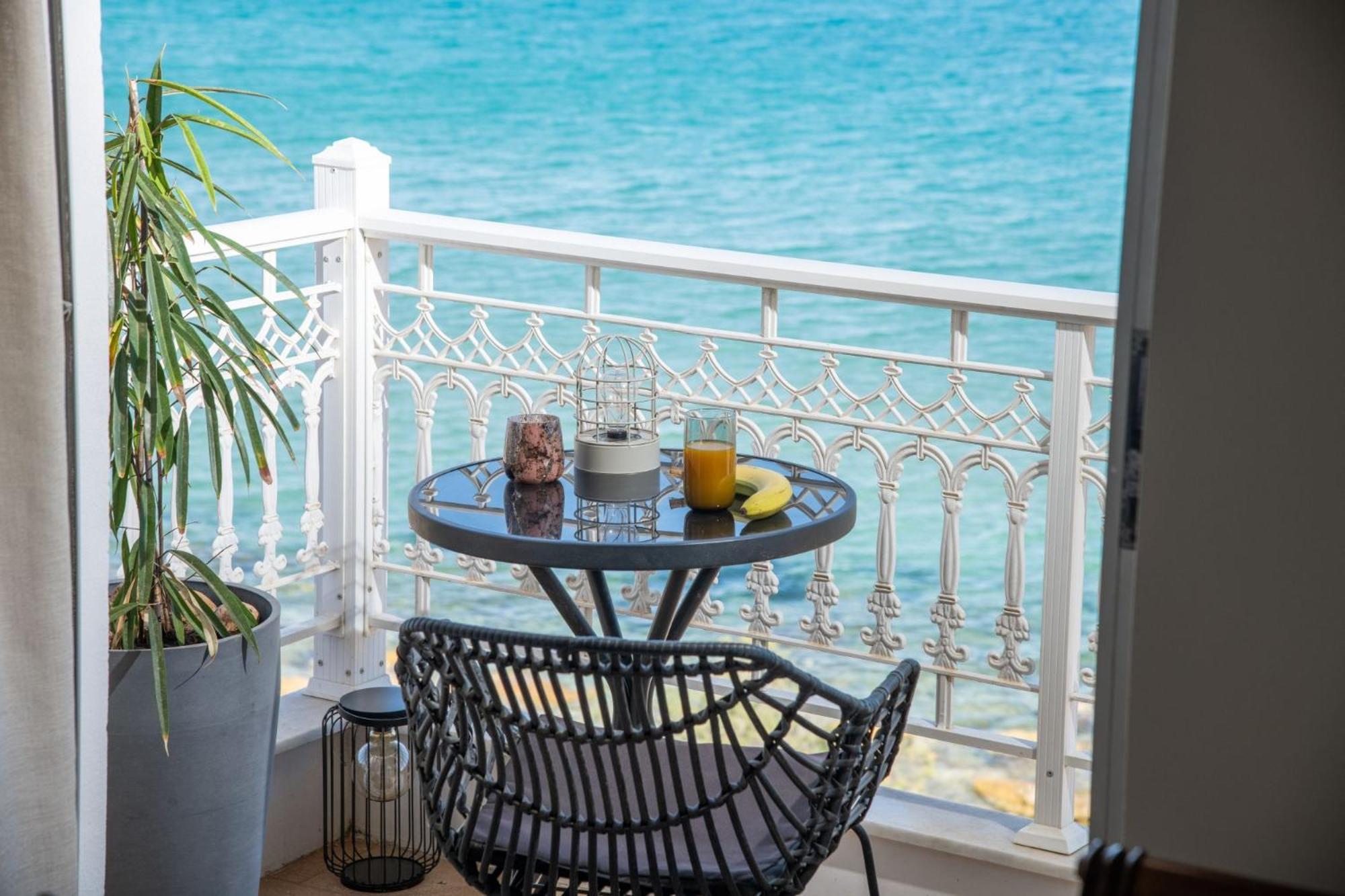 Mare Nostrum Seafront Apartment, By Zantewize Luaran gambar